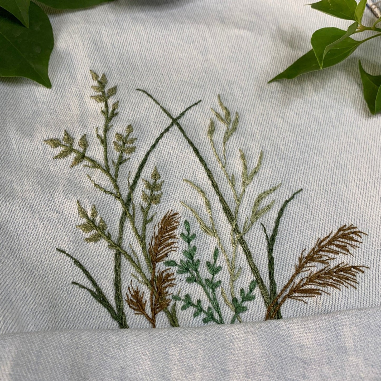 Embroidered Jeans Shorts, S/M